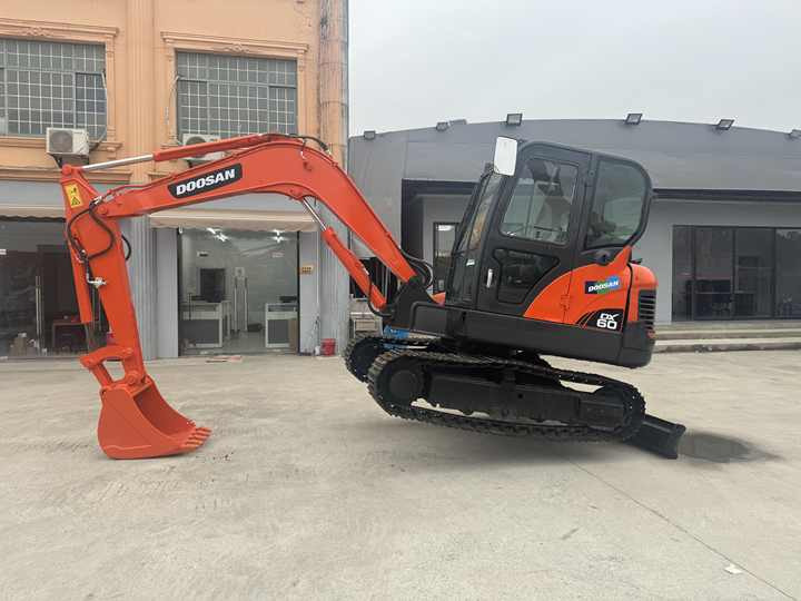 High Quality Secondhand Small Excavator Doosan Dx60 Dx75 Korea Origin Mini Excavator Machine Good Price for Guyana - Pásové rýpadlo: obrázek 5 High Quality Secondhand Small Excavator Doosan Dx60 Dx75 Korea Origin Mini Excavator Machine Good Price for Guyana - Pásové rýpadlo: obrázek 5