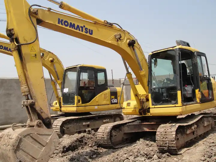 Hot sale low price Komatsu PC130-7 medium used machine hydraulic crawler backhoe digger 13ton used excavators - Pásové rýpadlo: obrázek 3 Hot sale low price Komatsu PC130-7 medium used machine hydraulic crawler backhoe digger 13ton used excavators - Pásové rýpadlo: obrázek 3