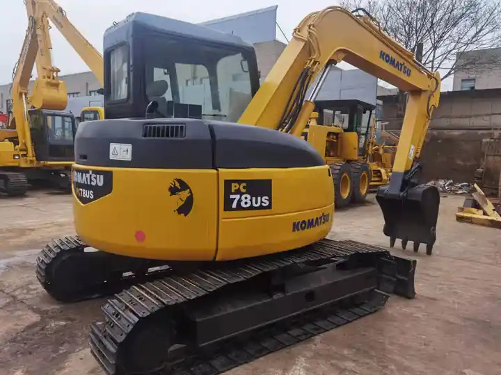 Japan Surplus Backhoe Excavator Komatsu Pc78us Pc60 Tracked Excavator With Blade Dozer For The Philippines in Shanghai - Pásové rýpadlo: obrázek 2 Japan Surplus Backhoe Excavator Komatsu Pc78us Pc60 Tracked Excavator With Blade Dozer For The Philippines in Shanghai - Pásové rýpadlo: obrázek 2