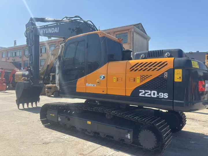 Korea 22 Ton Hyundai 220 Excavator R220LC-9s Used Hyundai Excavator 220 Used Hyundai 220-9 225LC Machine for Construction - Rýpadlo: obrázek 2 Korea 22 Ton Hyundai 220 Excavator R220LC-9s Used Hyundai Excavator 220 Used Hyundai 220-9 225LC Machine for Construction - Rýpadlo: obrázek 2