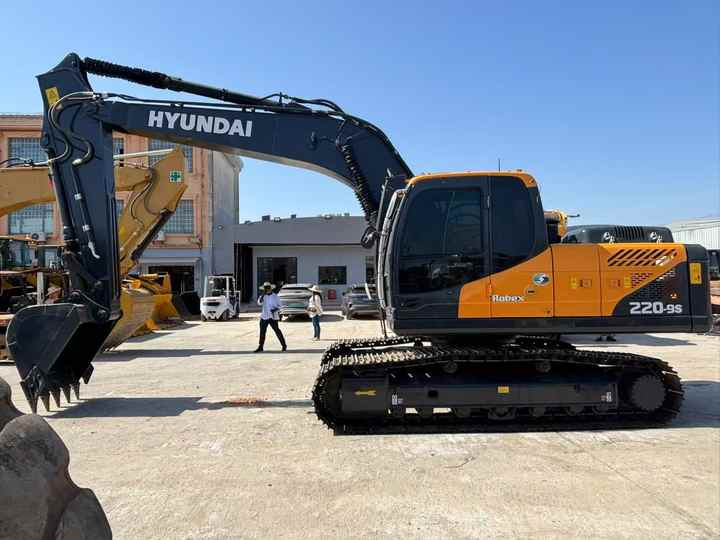 Korea 22 Ton Hyundai 220 Excavator R220LC-9s Used Hyundai Excavator 220 Used Hyundai 220-9 225LC Machine for Construction - Rýpadlo: obrázek 3 Korea 22 Ton Hyundai 220 Excavator R220LC-9s Used Hyundai Excavator 220 Used Hyundai 220-9 225LC Machine for Construction - Rýpadlo: obrázek 3