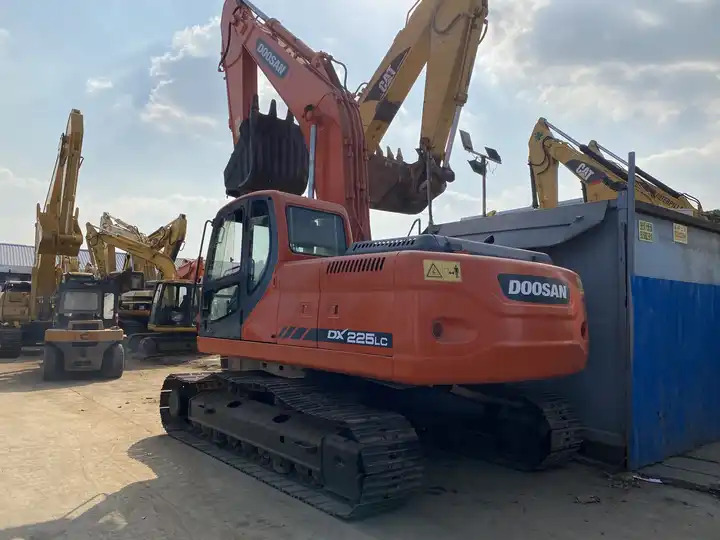 Korea Used Excavator 20ton Doosan Dx225 Dx220 Dx200 Hydraulic Crawler Second Hand Doosan 20ton 22ton Excavator - Rýpadlo: obrázek 4 Korea Used Excavator 20ton Doosan Dx225 Dx220 Dx200 Hydraulic Crawler Second Hand Doosan 20ton 22ton Excavator - Rýpadlo: obrázek 4