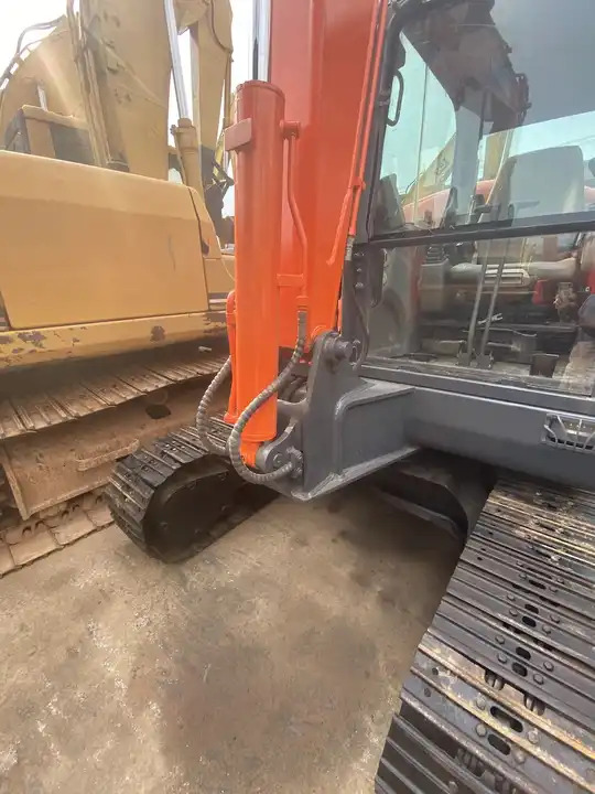 ON SALE Doosan 6ton dx60 Used excavator on sale in stock - Pásové rýpadlo: obrázek 4 ON SALE Doosan 6ton dx60 Used excavator on sale in stock - Pásové rýpadlo: obrázek 4