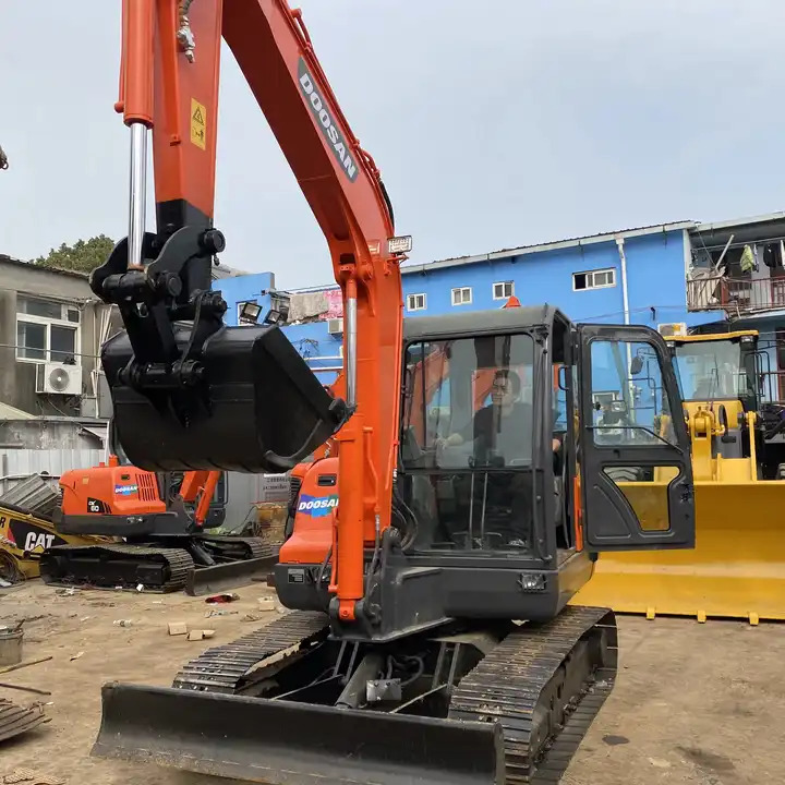 Original 6ton Doosan Dx60 used Hydraulic Crawler mini Excavator Doosan DX60 Excavator in Stock - Pásové rýpadlo: obrázek 1 Original 6ton Doosan Dx60 used Hydraulic Crawler mini Excavator Doosan DX60 Excavator in Stock - Pásové rýpadlo: obrázek 1