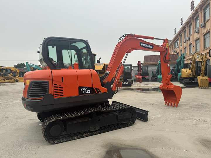 Original Top Sale High Performance Slightly Used Doosan Dx60 Dx75 Dx80 Tracked Excavator for Landscaping in Shanghai - Pásové rýpadlo: obrázek 5 Original Top Sale High Performance Slightly Used Doosan Dx60 Dx75 Dx80 Tracked Excavator for Landscaping in Shanghai - Pásové rýpadlo: obrázek 5