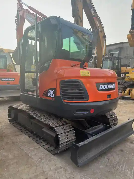 Pásové rýpadlo Original Top Sale High Performance Slightly Used Doosan Dx60 Tracked Excavator For Landscaping In Shanghai: obrázek 6