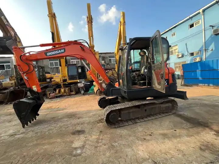 Original Top Sale High Performance Slightly Used Doosan Dx60 Tracked Excavator For Landscaping In Shanghai - Pásové rýpadlo: obrázek 3 Original Top Sale High Performance Slightly Used Doosan Dx60 Tracked Excavator For Landscaping In Shanghai - Pásové rýpadlo: obrázek 3