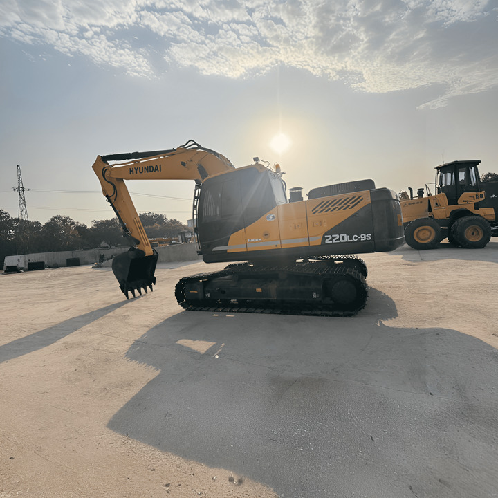 Perfect Condition usada excavadora 22ton Hyundai 220LC Hyundai Excavator Used 220LC-9S excavator For Construction For Sale - Pásové rýpadlo: obrázek 2 Perfect Condition usada excavadora 22ton Hyundai 220LC Hyundai Excavator Used 220LC-9S excavator For Construction For Sale - Pásové rýpadlo: obrázek 2