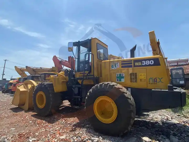 Second Hand Japan Made Komatsu Wa380-3 Front Loader Used Original Painting Komatsu Wa 380-3 in Stock for Sale - Kolový nakladač: obrázek 3 Second Hand Japan Made Komatsu Wa380-3 Front Loader Used Original Painting Komatsu Wa 380-3 in Stock for Sale - Kolový nakladač: obrázek 3