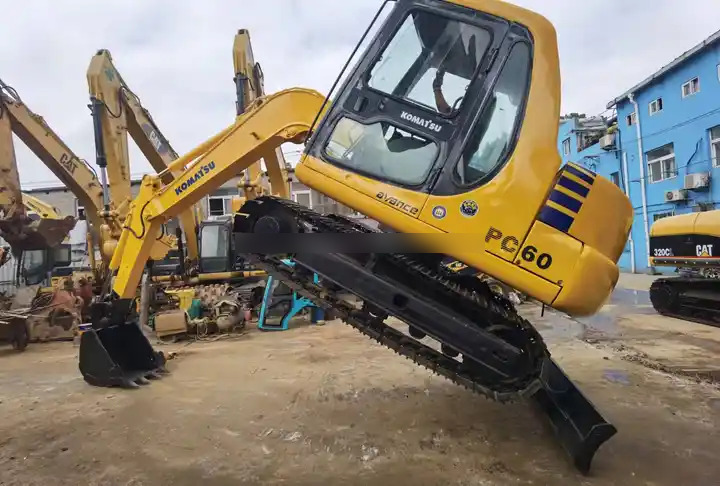 Second hand Komatsu PC60-7 excavator in good condition for sale - Pásové rýpadlo: obrázek 2 Second hand Komatsu PC60-7 excavator in good condition for sale - Pásové rýpadlo: obrázek 2