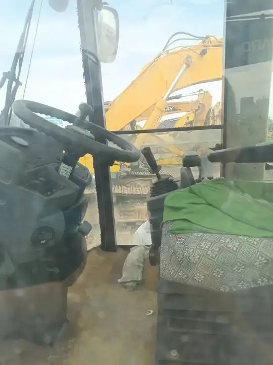 Used 18 ton Caterpillar Road Roller CAT CS76T Road Paving Machinery Soil Compactor made in USA - Silniční válec: obrázek 4 Used 18 ton Caterpillar Road Roller CAT CS76T Road Paving Machinery Soil Compactor made in USA - Silniční válec: obrázek 4