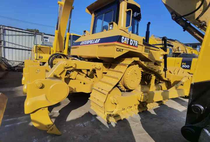 Used Bulldozers CAT D7R D8R with low price in Low Working Hour - Buldozer: obrázek 3 Used Bulldozers CAT D7R D8R with low price in Low Working Hour - Buldozer: obrázek 3