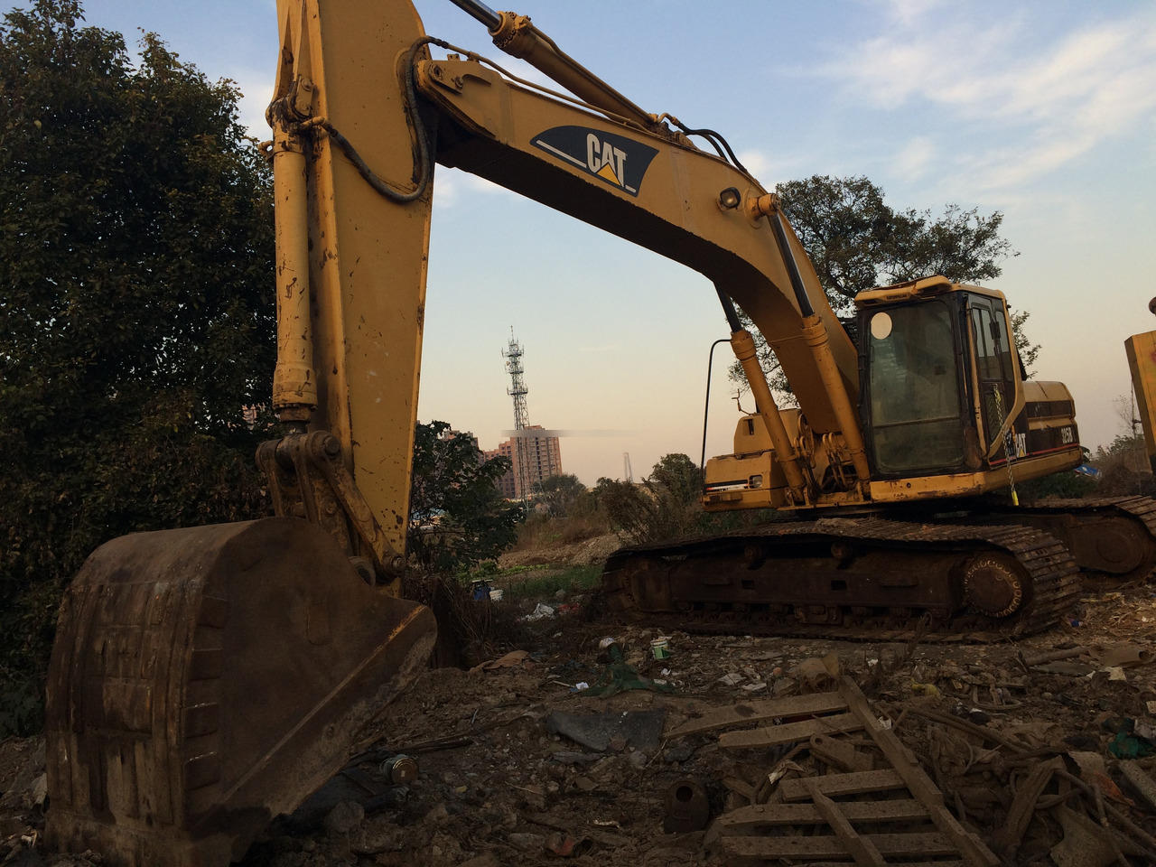 Used Caterpillar excavator CAT 325BL in good condition for sale - Pásové rýpadlo: obrázek 3 Used Caterpillar excavator CAT 325BL in good condition for sale - Pásové rýpadlo: obrázek 3