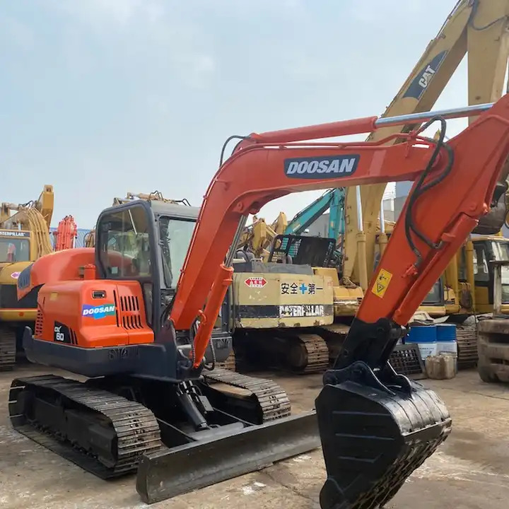 Used Doosan 6ton dx60 dx55 dx75 excavator made in Korea - Pásové rýpadlo: obrázek 1 Used Doosan 6ton dx60 dx55 dx75 excavator made in Korea - Pásové rýpadlo: obrázek 1
