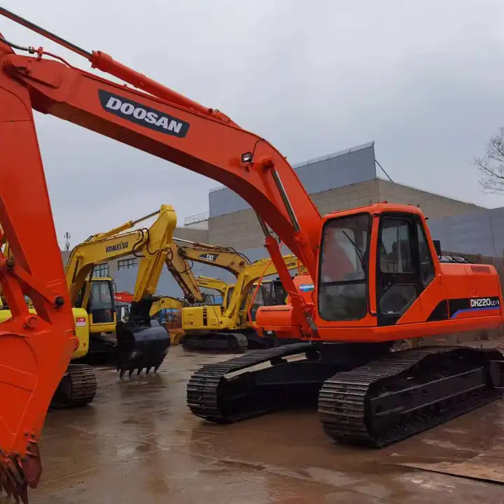 Used Doosan DH220-7 excavator on sale with manual engine made in Korea - Pásové rýpadlo: obrázek 1 Used Doosan DH220-7 excavator on sale with manual engine made in Korea - Pásové rýpadlo: obrázek 1