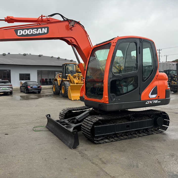 Used Excavator Doosan DX75-9C Second-hand Excavator Digger DX75-9C Compact Shovel Crawler Doosan 75 Excavator Doosan Dx75-9C - Pásové rýpadlo: obrázek 1 Used Excavator Doosan DX75-9C Second-hand Excavator Digger DX75-9C Compact Shovel Crawler Doosan 75 Excavator Doosan Dx75-9C - Pásové rýpadlo: obrázek 1