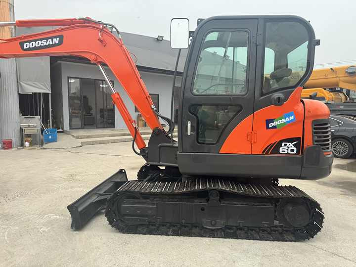 Used Excavator Doosan Dx60 Excavators Earth-moving Machinery Doosan Dx60 Dx80 Dx75 Dx225 Dh55 Dx60-9c for Sale - Pásové rýpadlo: obrázek 3 Used Excavator Doosan Dx60 Excavators Earth-moving Machinery Doosan Dx60 Dx80 Dx75 Dx225 Dh55 Dx60-9c for Sale - Pásové rýpadlo: obrázek 3