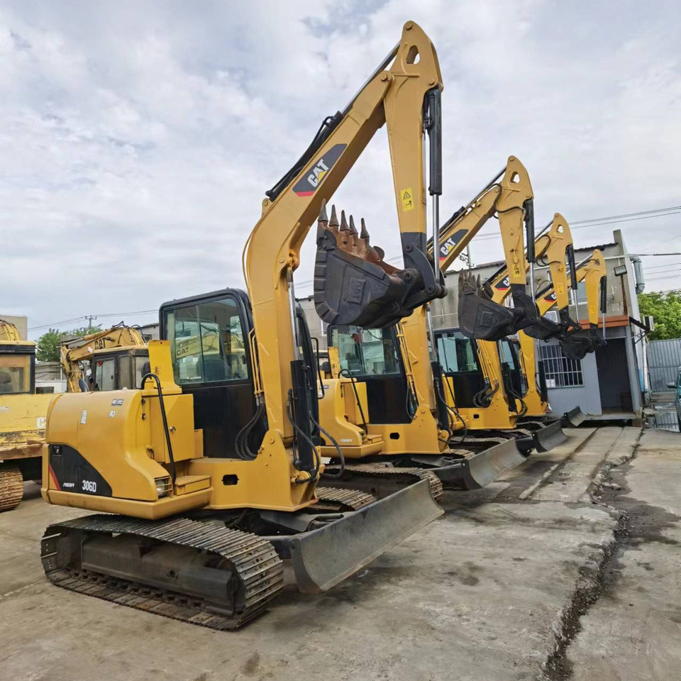 Used cat mini excavator 306D 302.5 6ton 2.5ton free shipping with mini excavator bucket - Pásové rýpadlo: obrázek 1 Used cat mini excavator 306D 302.5 6ton 2.5ton free shipping with mini excavator bucket - Pásové rýpadlo: obrázek 1