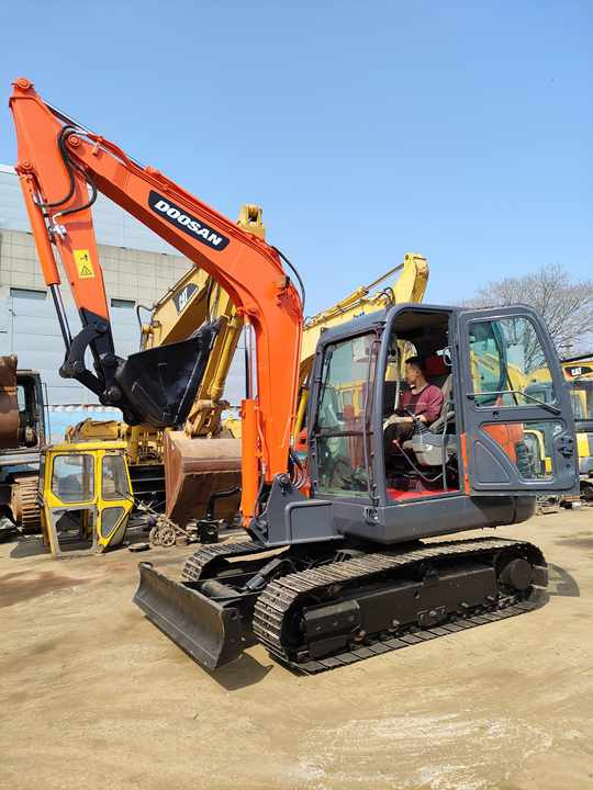 Used excavator doosan dx60 excavators machinery doosan dx60 dx80 dx75 dx225 dh60 dh60-7 excavator - Pásové rýpadlo: obrázek 3 Used excavator doosan dx60 excavators machinery doosan dx60 dx80 dx75 dx225 dh60 dh60-7 excavator - Pásové rýpadlo: obrázek 3