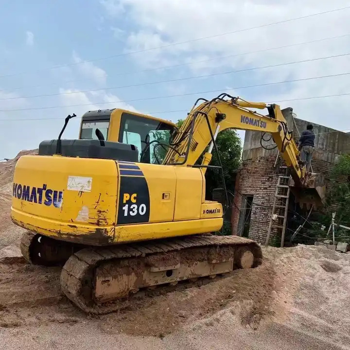 Used komatsu medium excavator PC130-7 /KOMATSU 130-7/ used japanese komatsu excavator 13 ton for sale - Pásové rýpadlo: obrázek 1 Used komatsu medium excavator PC130-7 /KOMATSU 130-7/ used japanese komatsu excavator 13 ton for sale - Pásové rýpadlo: obrázek 1