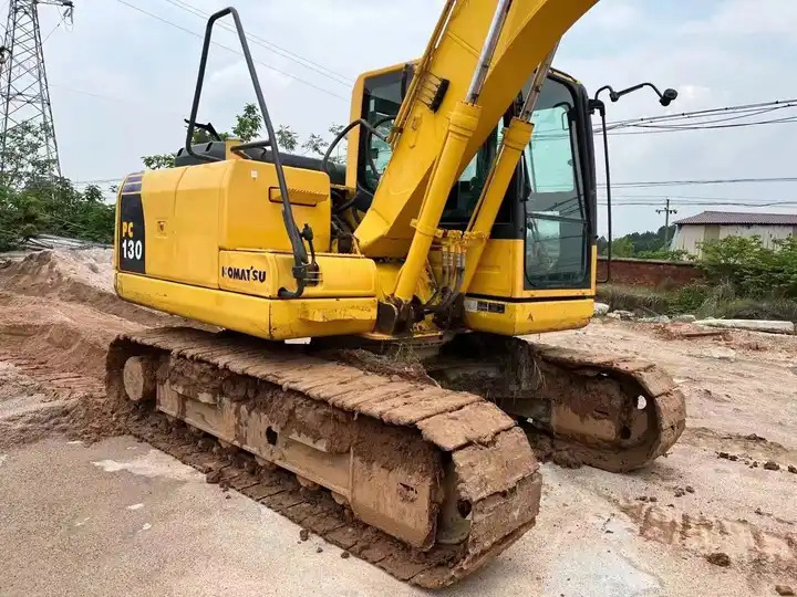 Used komatsu medium excavator PC130-7 /KOMATSU 130-7/ used japanese komatsu excavator 13 ton for sale - Pásové rýpadlo: obrázek 5 Used komatsu medium excavator PC130-7 /KOMATSU 130-7/ used japanese komatsu excavator 13 ton for sale - Pásové rýpadlo: obrázek 5