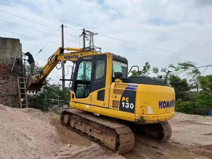 Used komatsu medium excavator PC130-7 /KOMATSU 130-7/ used japanese komatsu excavator 13 ton for sale - Pásové rýpadlo: obrázek 3 Used komatsu medium excavator PC130-7 /KOMATSU 130-7/ used japanese komatsu excavator 13 ton for sale - Pásové rýpadlo: obrázek 3