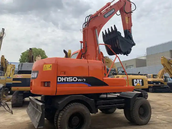Wheel digging excavator Used DOOSAN150W DH150W DH150W-7 / second-hand KOREA engine DOOSAN DH 150 150W-7 DOOSAN150 - Pásové rýpadlo: obrázek 2 Wheel digging excavator Used DOOSAN150W DH150W DH150W-7 / second-hand KOREA engine DOOSAN DH 150 150W-7 DOOSAN150 - Pásové rýpadlo: obrázek 2