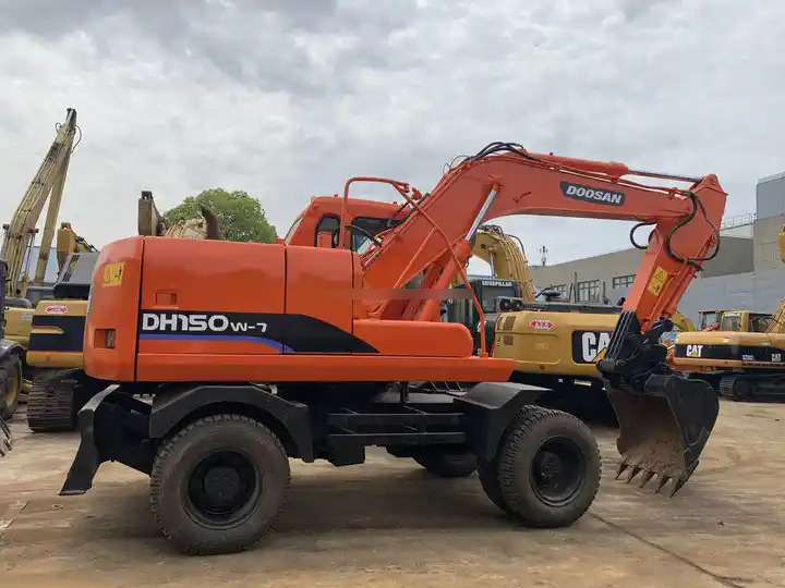 Wheel digging excavator Used DOOSAN150W DH150W DH150W-7 / second-hand KOREA engine DOOSAN DH 150 150W-7 DOOSAN150 - Pásové rýpadlo: obrázek 5 Wheel digging excavator Used DOOSAN150W DH150W DH150W-7 / second-hand KOREA engine DOOSAN DH 150 150W-7 DOOSAN150 - Pásové rýpadlo: obrázek 5