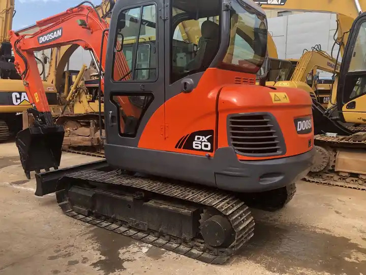 Doosan excavator used dx60 dh60 dx55 dh55 mini excavator 6 ton mini excavator free shipping - Pásové rýpadlo: obrázek 2 Doosan excavator used dx60 dh60 dx55 dh55 mini excavator 6 ton mini excavator free shipping - Pásové rýpadlo: obrázek 2