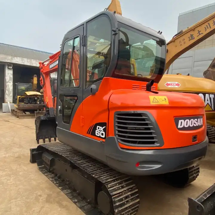 Dx60 dx55 ON SALE Doosan 6ton dx60 Used excavator in stock - Pásové rýpadlo: obrázek 2 Dx60 dx55 ON SALE Doosan 6ton dx60 Used excavator in stock - Pásové rýpadlo: obrázek 2