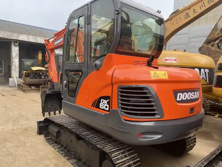Dx60 dx55 ON SALE Doosan 6ton dx60 Used excavator in stock - Pásové rýpadlo: obrázek 3 Dx60 dx55 ON SALE Doosan 6ton dx60 Used excavator in stock - Pásové rýpadlo: obrázek 3