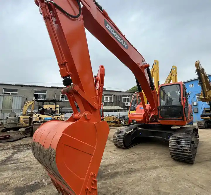 Used original Korea Doosan 20 ton excavator with cheap price and good condition DOOSAN Dx220LC-9e - Pásové rýpadlo: obrázek 1 Used original Korea Doosan 20 ton excavator with cheap price and good condition DOOSAN Dx220LC-9e - Pásové rýpadlo: obrázek 1