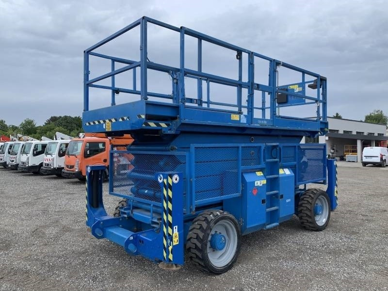 Genie GS5390 - 18m - 4x4 - Diesel - Nůžková plošina: obrázek 2 Genie GS5390 - 18m - 4x4 - Diesel - Nůžková plošina: obrázek 2