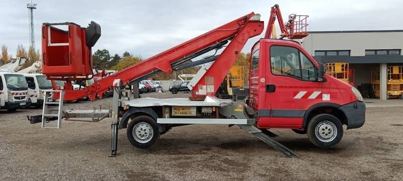 Iveco Daily Isoli PT165 - 16,5 m - Autoplošina: obrázek 4 Iveco Daily Isoli PT165 - 16,5 m - Autoplošina: obrázek 4