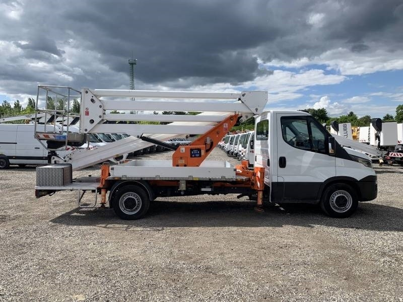 Iveco Daily Oil&Steel Snake 2413 Plus - 23,5m, 250kg - Autoplošina: obrázek 4 Iveco Daily Oil&Steel Snake 2413 Plus - 23,5m, 250kg - Autoplošina: obrázek 4