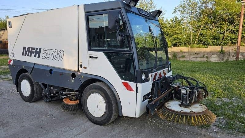 Mfh 5500 sweeper - with air conditionier - Zametací vůz: obrázek 1 Mfh 5500 sweeper - with air conditionier - Zametací vůz: obrázek 1