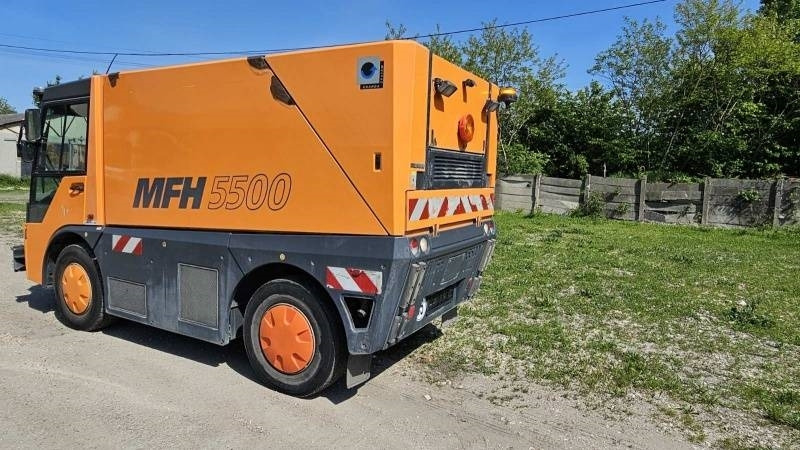 Mfh 5500 sweeper - with air conditionier - Zametací vůz: obrázek 4 Mfh 5500 sweeper - with air conditionier - Zametací vůz: obrázek 4