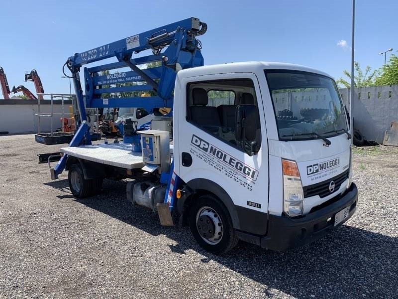 Nissan Cabstar CTE ZED 21 J - 21 m - 200 kg - Autoplošina: obrázek 1 Nissan Cabstar CTE ZED 21 J - 21 m - 200 kg - Autoplošina: obrázek 1