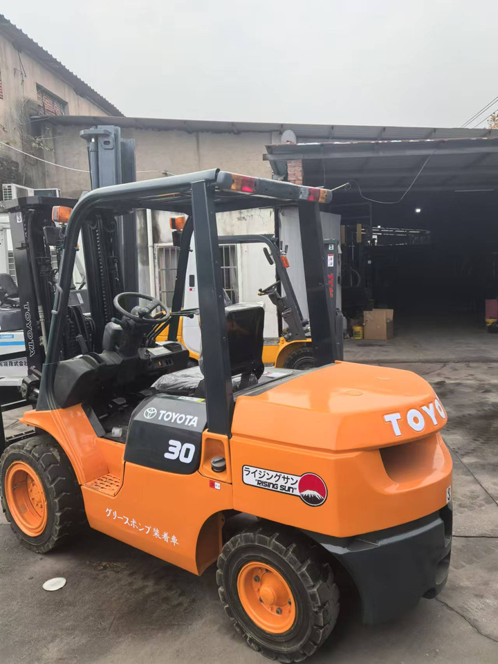 TOYATO 3TONS - Vysokozdvižný vozík: obrázek 5 TOYATO 3TONS - Vysokozdvižný vozík: obrázek 5