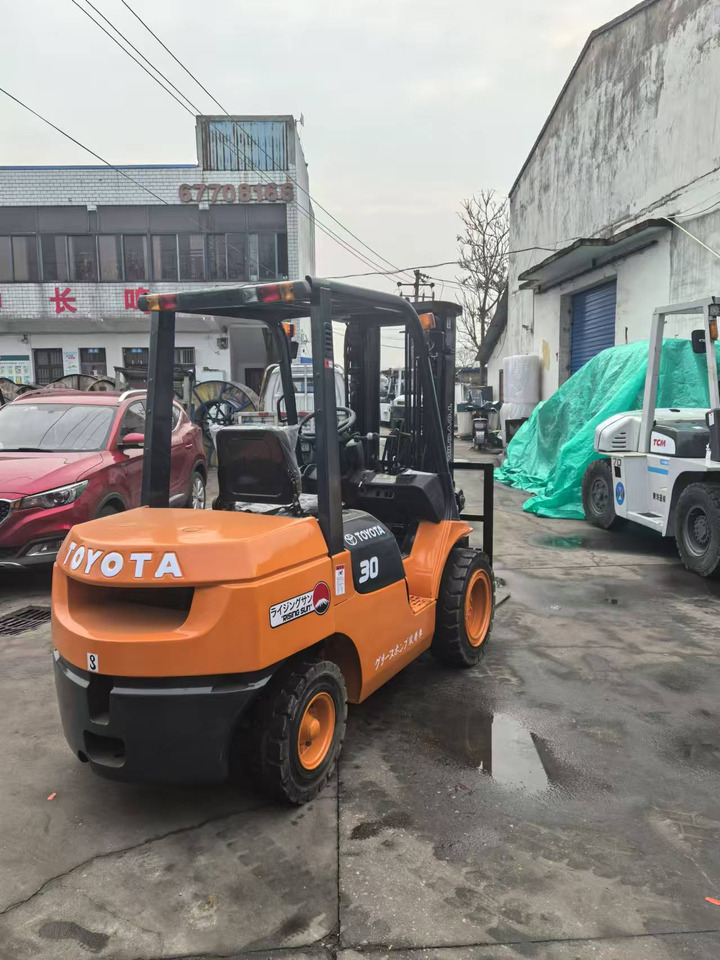 TOYATO 3TONS - Vysokozdvižný vozík: obrázek 1 TOYATO 3TONS - Vysokozdvižný vozík: obrázek 1