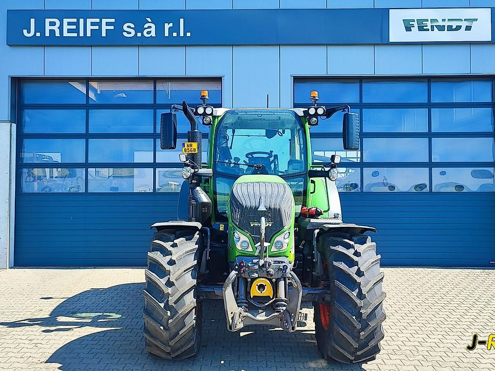 J.Reiff Sarl
Herr Stefan Neukirch - 77 Z.I in den - Traktor: obrázek 2 J.Reiff Sarl
Herr Stefan Neukirch - 77 Z.I in den - Traktor: obrázek 2