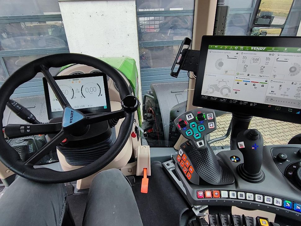 Traktor J.Reiff Sarl
Herr Stefan Neukirch - 77 Z.I in den: obrázek 6 Traktor J.Reiff Sarl
Herr Stefan Neukirch - 77 Z.I in den: obrázek 6