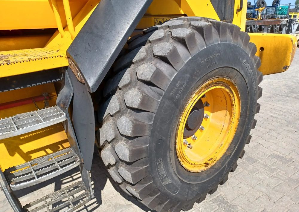 Kolový nakladač JCB 437ZX: obrázek 12