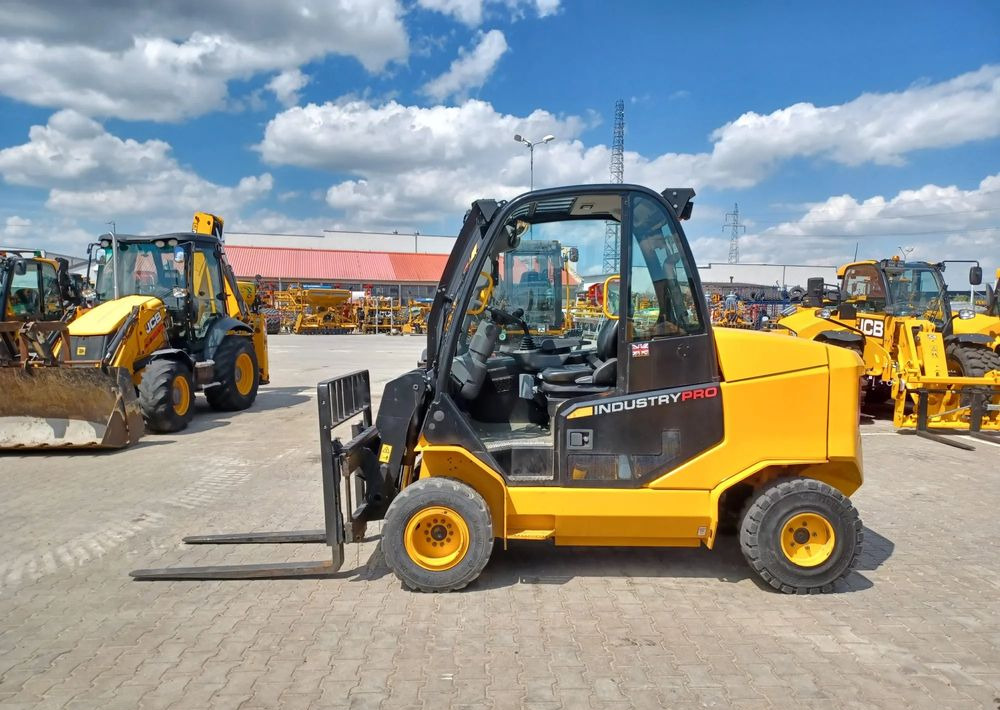 JCB TLT 35-26D - Dieselový vysokozdvižný vozík, Teleskopický manipulátor: obrázek 3 JCB TLT 35-26D - Dieselový vysokozdvižný vozík, Teleskopický manipulátor: obrázek 3