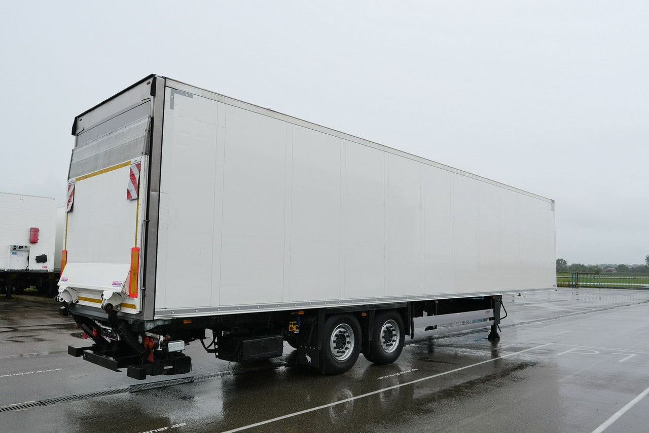Schmitz Cargobull SKO 18 /LBW BÄR 2500 kg / CARRIER 1550 / LIFT - Skříňový návěs: obrázek 2 Schmitz Cargobull SKO 18 /LBW BÄR 2500 kg / CARRIER 1550 / LIFT - Skříňový návěs: obrázek 2