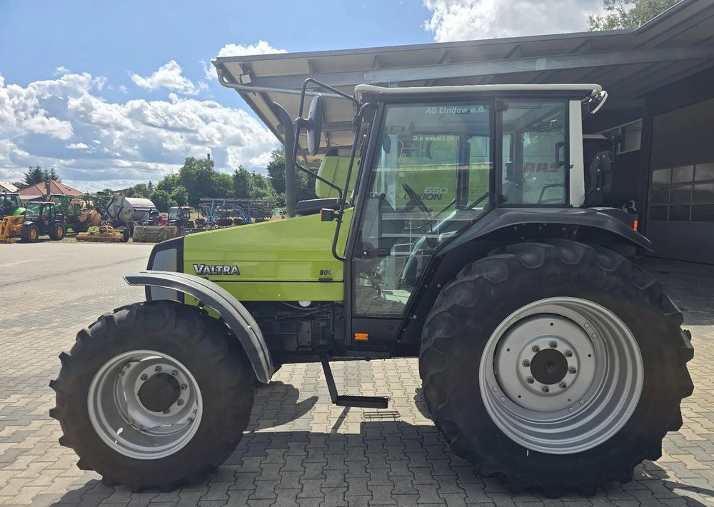 Valtra 800 - Traktor: obrázek 4 Valtra 800 - Traktor: obrázek 4