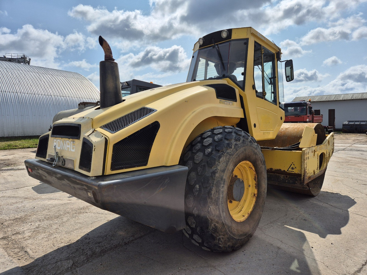 BOMAG BW211 D-4 - Kompaktor: obrázek 4 BOMAG BW211 D-4 - Kompaktor: obrázek 4