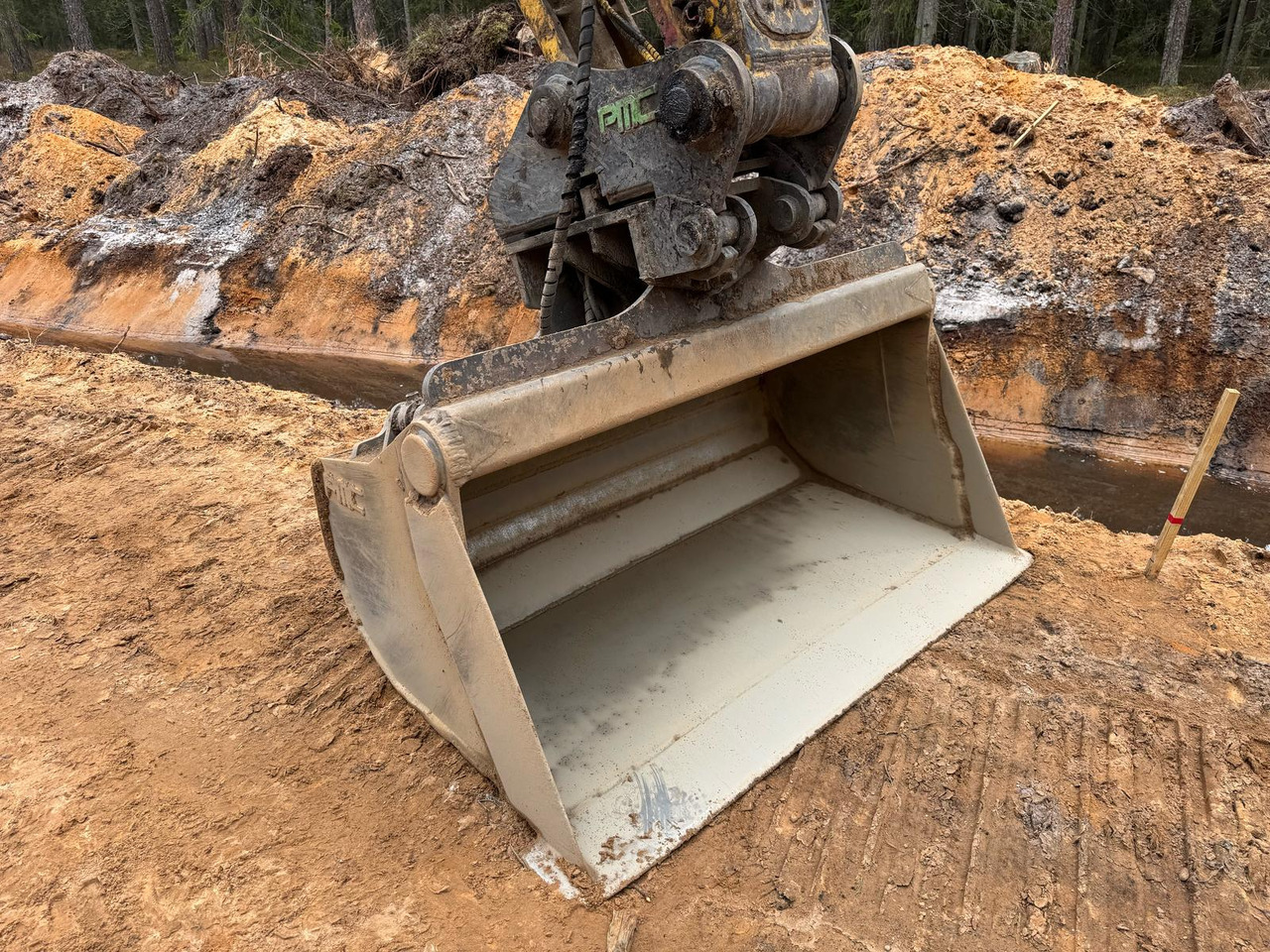 KOMATSU PC210LC-11 - Pásové rýpadlo: obrázek 5 KOMATSU PC210LC-11 - Pásové rýpadlo: obrázek 5