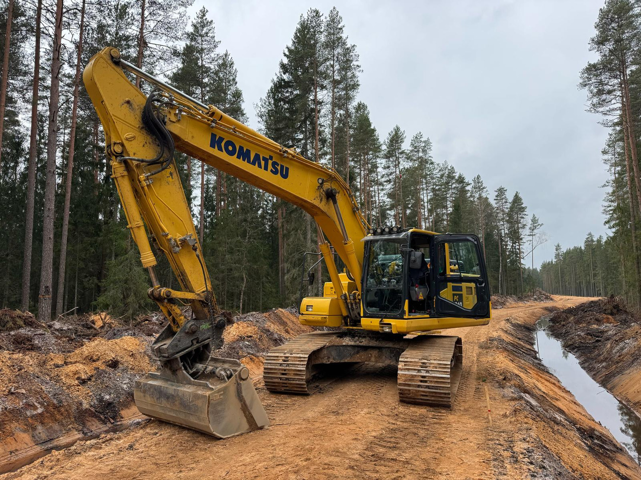 KOMATSU PC210LC-11 - Pásové rýpadlo: obrázek 1 KOMATSU PC210LC-11 - Pásové rýpadlo: obrázek 1