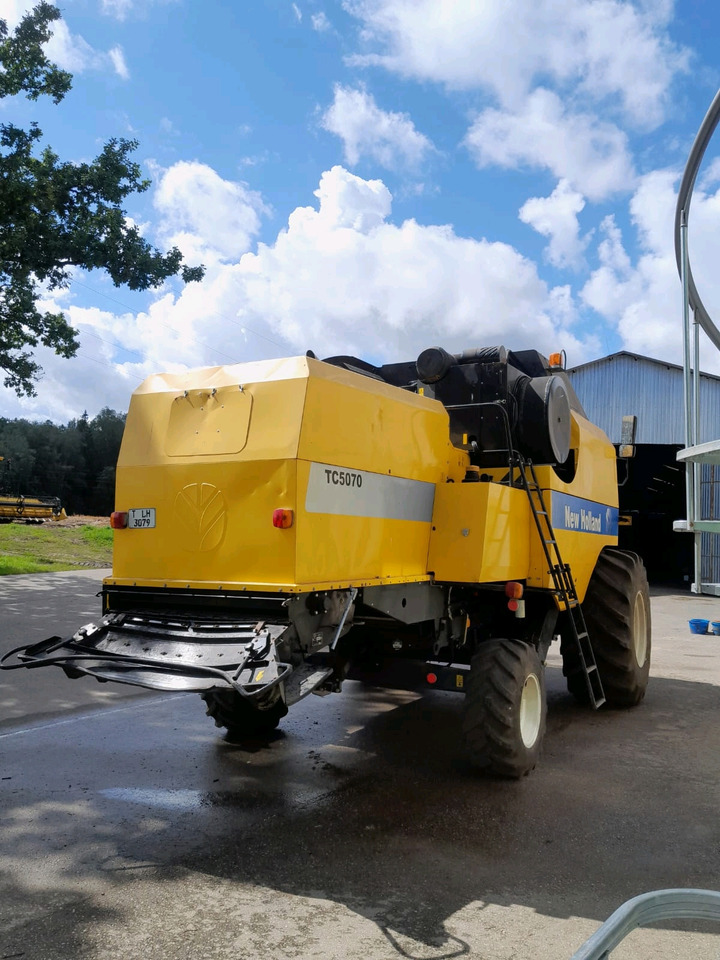 New Holland TC5070 - Sklízecí mlátička: obrázek 4 New Holland TC5070 - Sklízecí mlátička: obrázek 4
